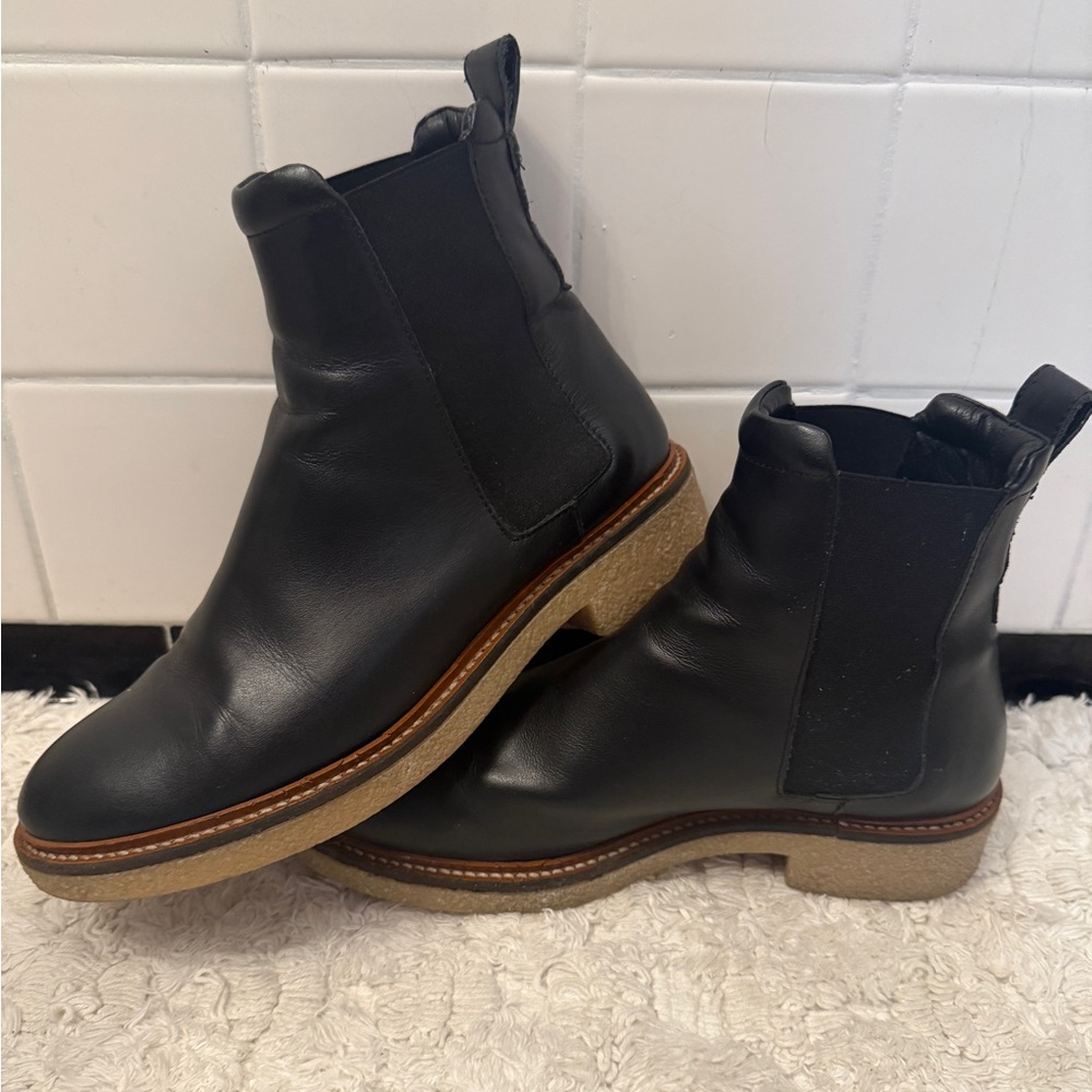 Everlane leather Chelsea boot